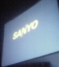 For high amusment, the power went off (you could imagine the cheering before five thousand lighters were in the air...) and when the projectors reset, this is what they showed :o)